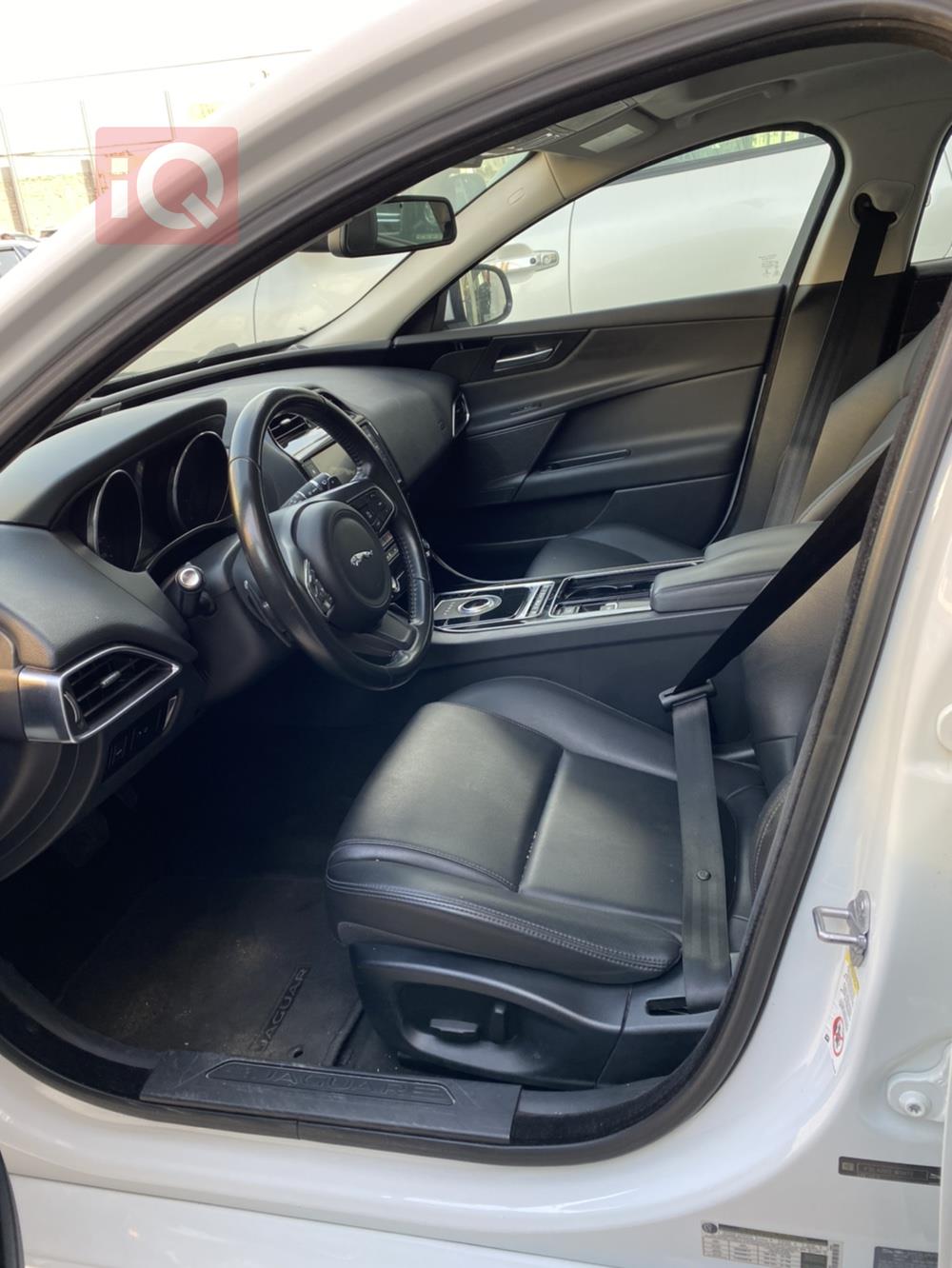 جاكوار XE